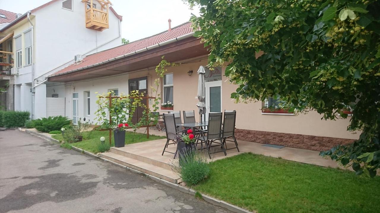 Nobilis Apartman Егер Екстериор снимка