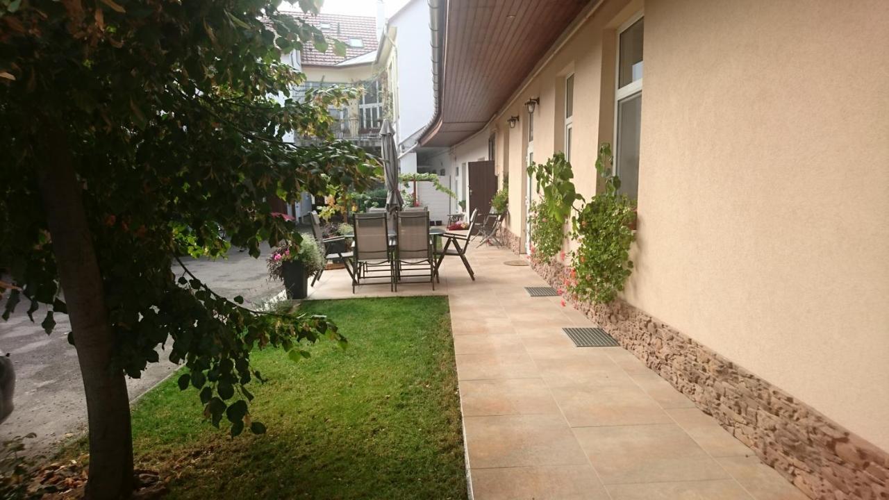 Nobilis Apartman Егер Екстериор снимка
